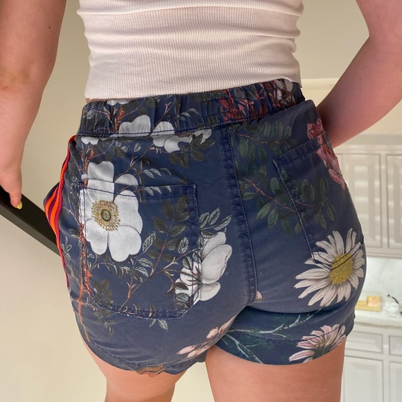Floral Short - Picture 2 of 2
